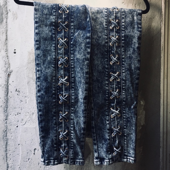 ASOS High Waisted Acid Wash Jeans - Picture 3 of 4